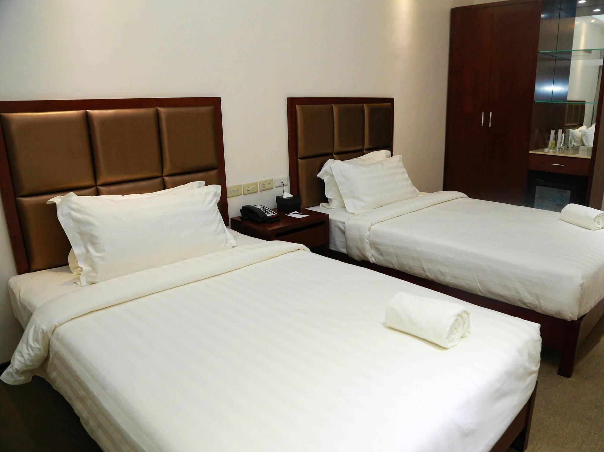 Big Hotel Cebu Esterno foto